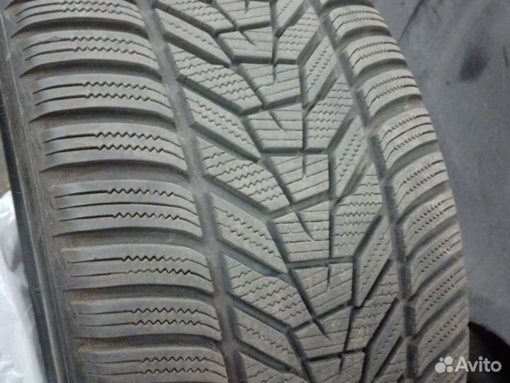 Hankook Winter I'Cept Evo 3 W330 265/35 R20