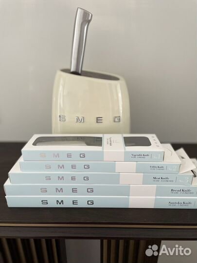 Подставка с ножами Smeg