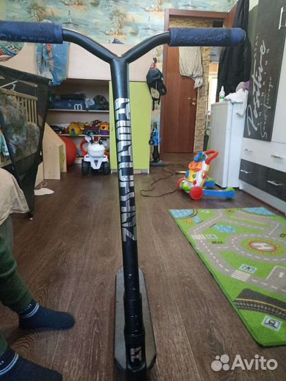 Трюковой самокат reaction