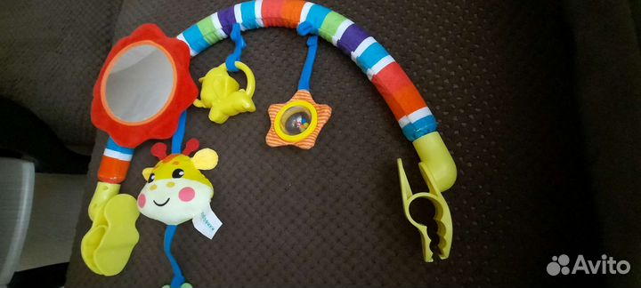 Дуга с игрушками