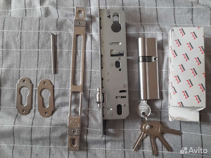 Замок дверной врезной