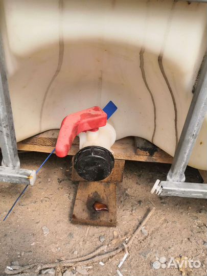 Еврокуб на металлическом поддоне