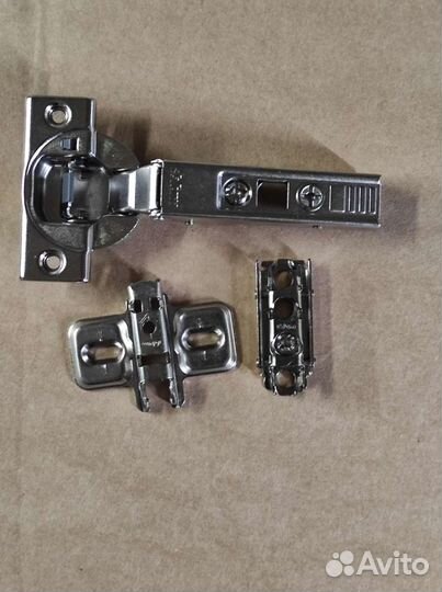 Мебельные петли Blum с доводчиком