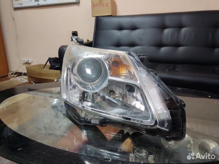 Фара галоген правая Toyota Avensis 3 T270