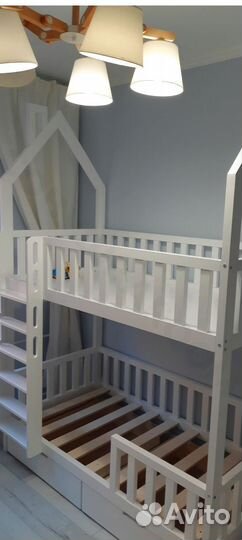 Детская кровать с ящиками