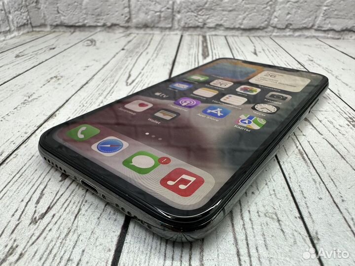 iPhone X, 64 ГБ