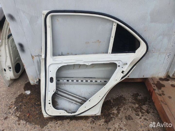 Дверь задняя правая Mercedes benz C-Class W204