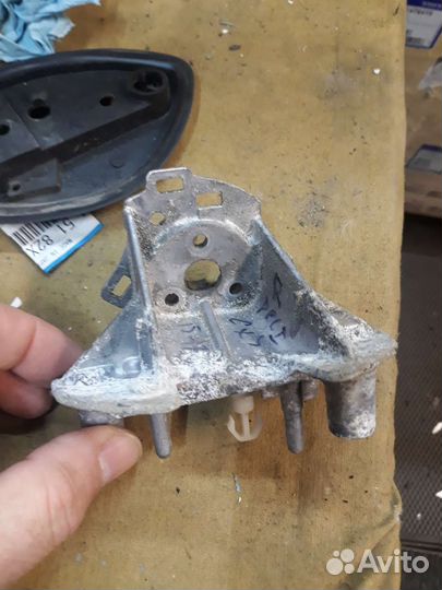 2015-17 Мазда сх5 крепление зеркала Левого cx-5