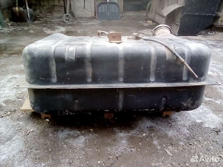 Топливный бак на газон