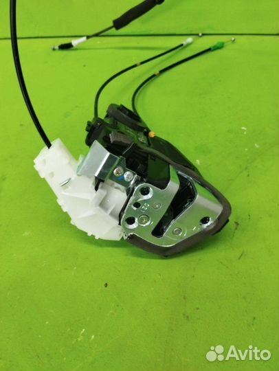 Замок боковой двери задний правый Toyota C-Hr