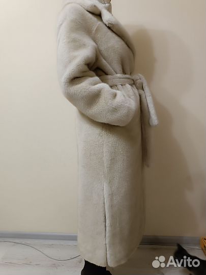 Шуба из искусственного меха песочная