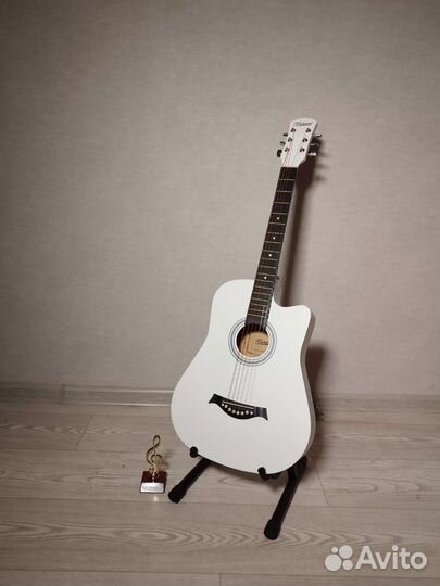 Гитара с медиатором