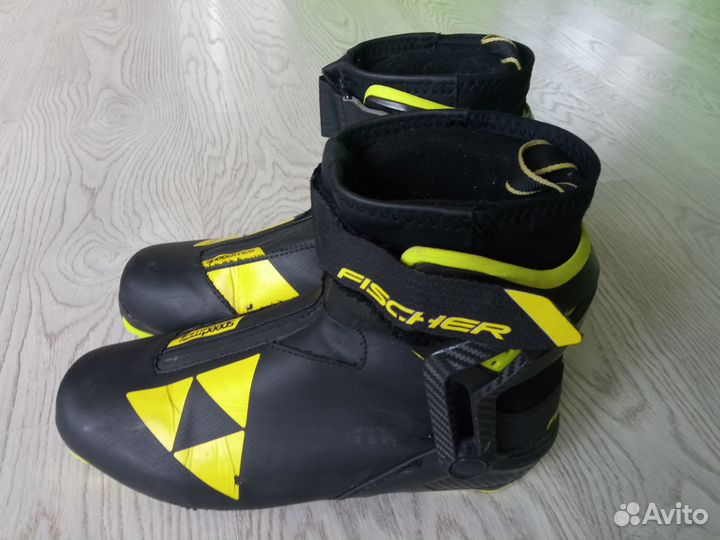 Лыжные ботинки коньковые fisher