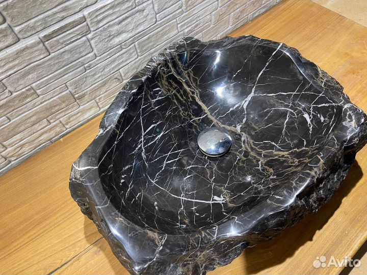 Дизайнерская раковина из мрамора