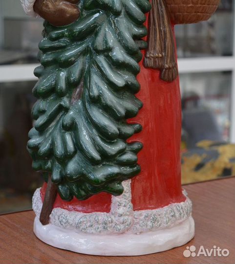 Дед мороз С елкой В красной шубе (гипс. высота 4