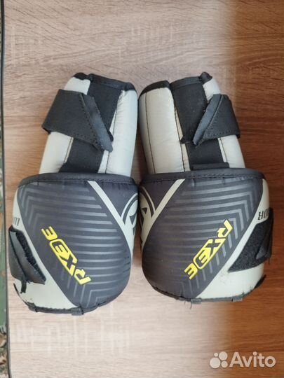 Вратарская хоккейная форма