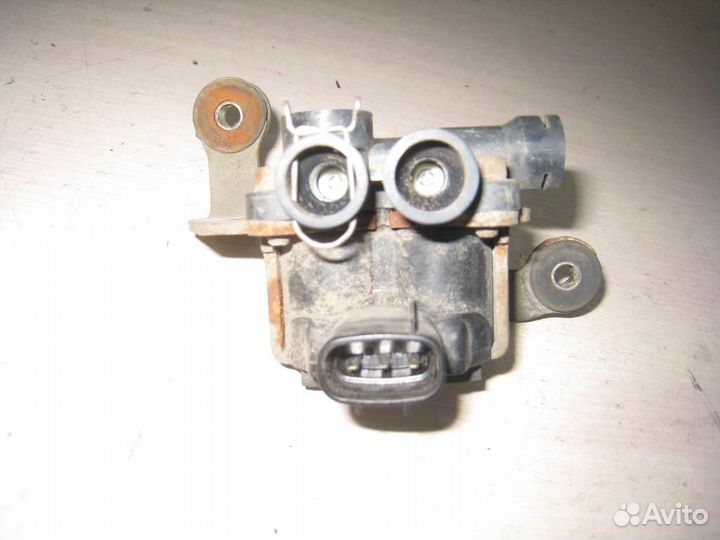 Клапан пневмоподвески передний Lexus RX300 (MCU35