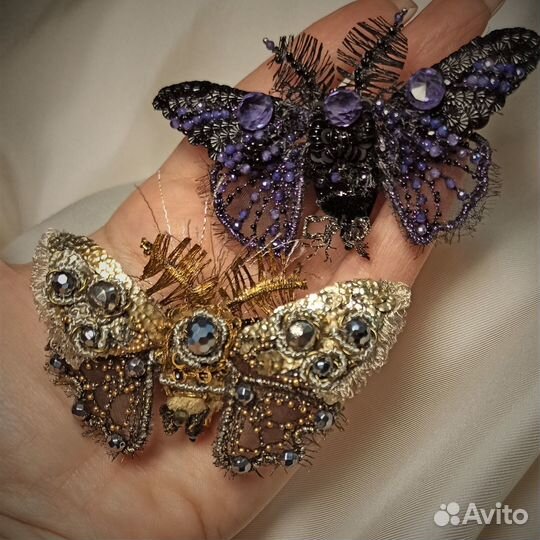 Брошь ручной работы Мотылек с терагерцем пиритом