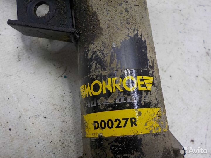 Амортизатор передний правый Nissan Xtrail T31