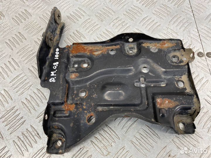 Б/У Площадка под аккумулятор (крепление акб)