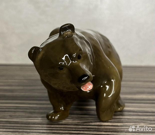 Фарфоровая статуэтка Медведь