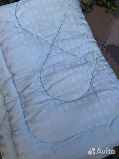 Одеяла пуховые 3 шт б/у