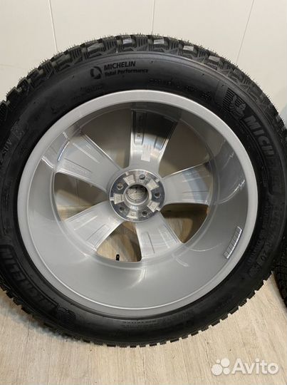 Новые зимние Audi Q7 4M r20 255/50 Michelin