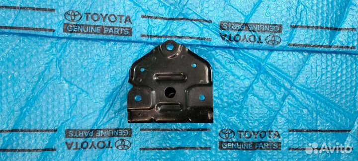 Кронштейн усилителя Королла 150 левый Оригинал