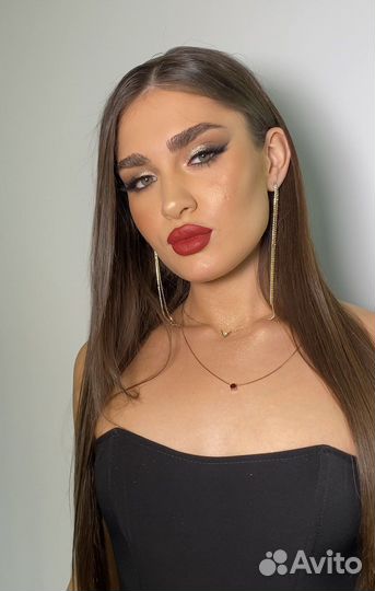 Визажист-стилист, Бровист