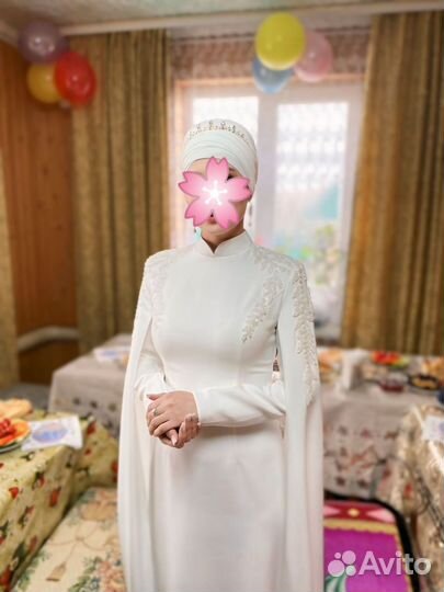 Платье на никах 42