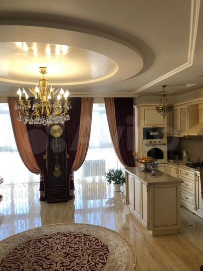 3-к. квартира, 104 м², 9/10 эт.