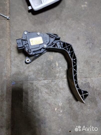 Педаль газа Лада Ларгус Кросс