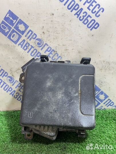 Корпус блока предохранителей Renault Fluence седан