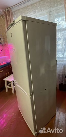 Холодильник Indesit