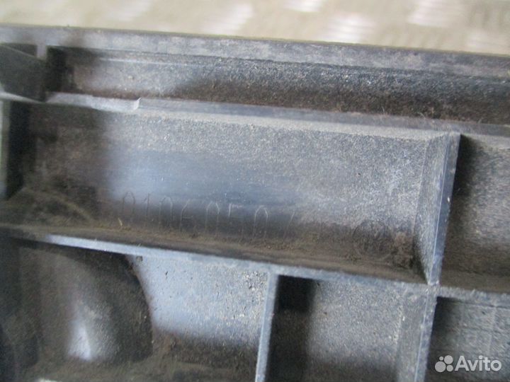 Крышка блока предохранителей renault 5010605079