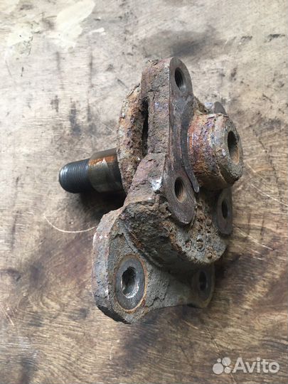 Цапфа задняя правая Рено Лагуна Renault Laguna 2