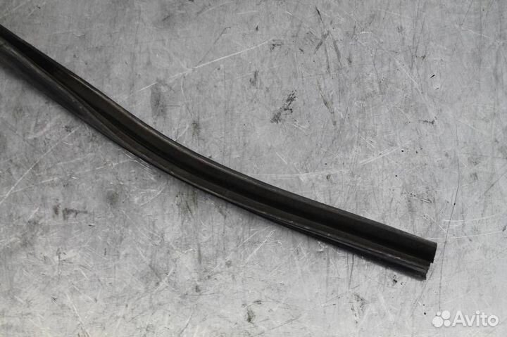 Уплотнитель стекла двери передней правой Renault