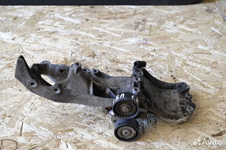 Кронштейн генератора Renault Symbol