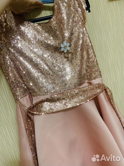 Праздничное платье новое 122