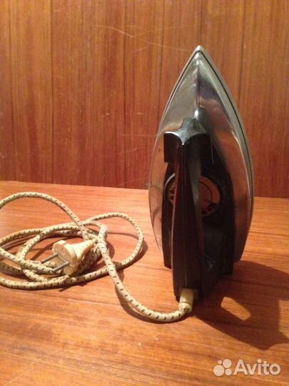 Утюг ут-1000, 1 кВт, с плоской подошвой, СССР