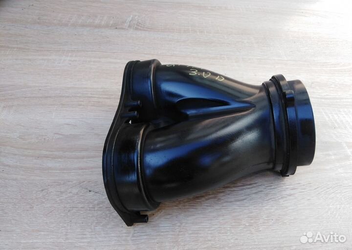 Патрубок воздушного фильтра 2.7л дизель Ягуар XF
