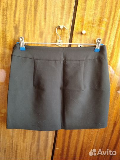 Черная мини-юбка