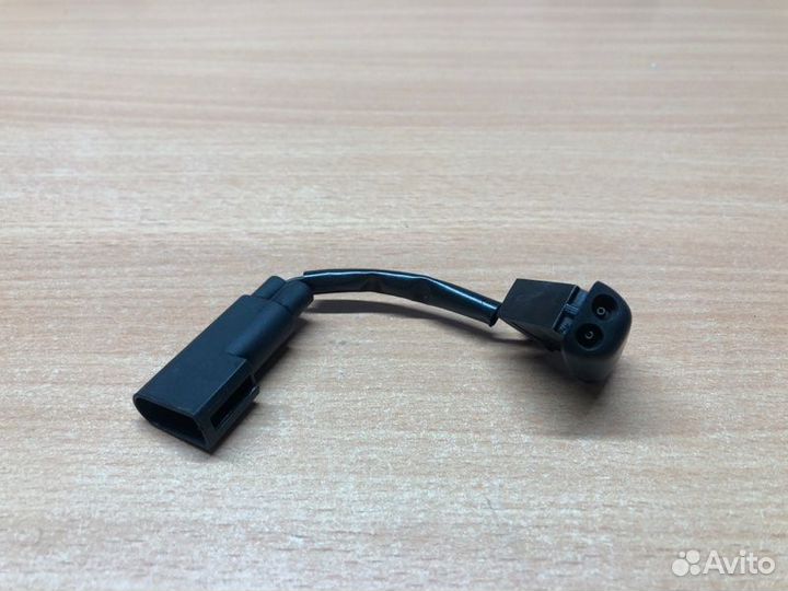 Форсунка омывателя лобового стекла передняя Ford
