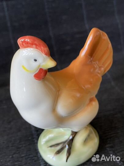 Курица фарфоровая статуэтка