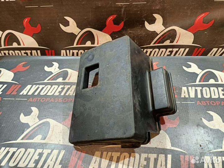 Крышка короба аккумулятора Ford Focus 1 седан 2001