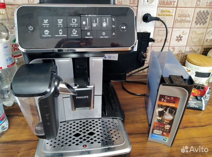 Кофе машина philips EP3246 latte GO