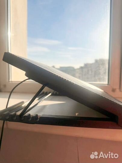 Охлаждающая подставка для ноутбука