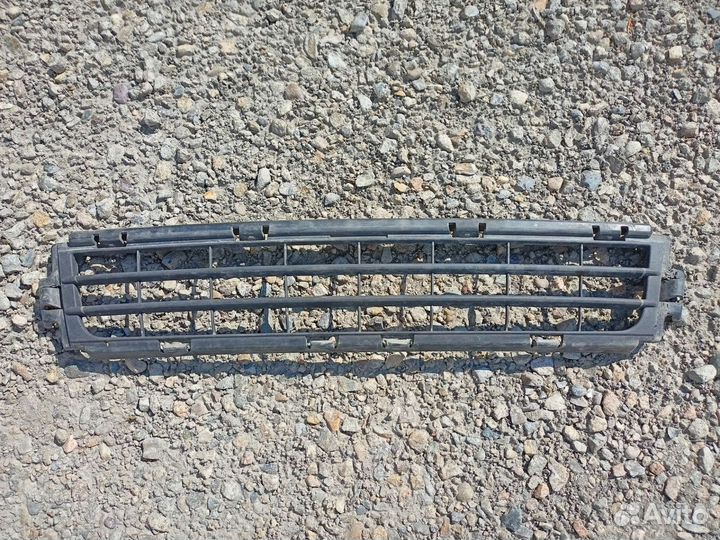 Решетка радиатора нижняя