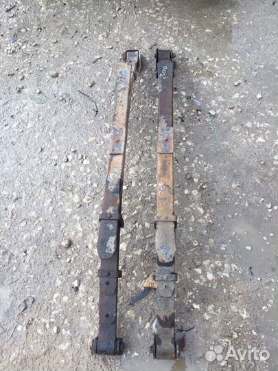 Задняя рессора на Nissan Pathfinder R51