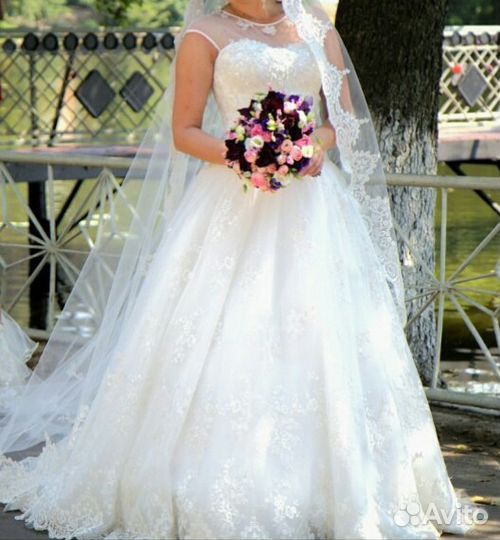 Свадебное платье со шлейфом